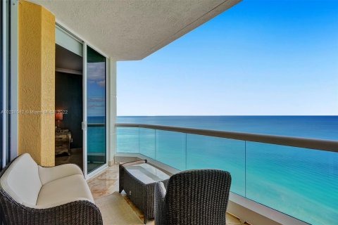 Copropriété à louer à Sunny Isles Beach, Floride: 3 chambres, 205.69 m2 № 14178 - photo 10
