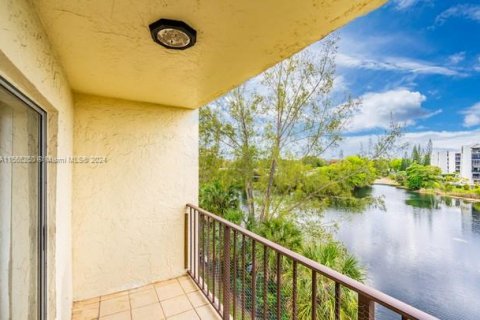 Condo in Miami, Florida, 3 bedrooms  № 1102860 - photo 24