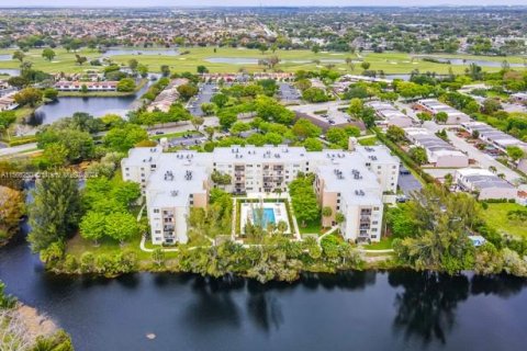 Copropriété à vendre à Miami, Floride: 3 chambres, 112.04 m2 № 1102860 - photo 27