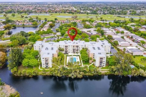 Copropriété à vendre à Miami, Floride: 3 chambres, 112.04 m2 № 1102860 - photo 1