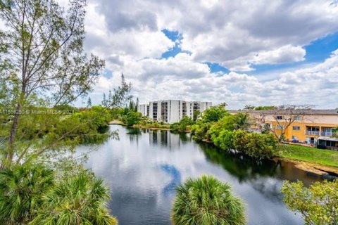 Condo in Miami, Florida, 3 bedrooms  № 1102860 - photo 26