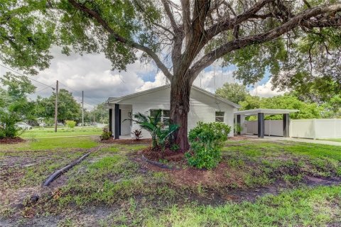 House in Tampa, Florida 4 bedrooms, 146.6 sq.m. № 1363578 - photo 6