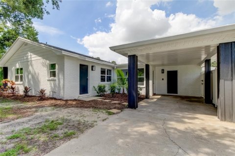 House in Tampa, Florida 4 bedrooms, 146.6 sq.m. № 1363578 - photo 7