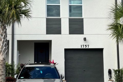 Townhouse in West Palm Beach, Florida 3 bedrooms, 135.08 sq.m. № 1003735 - photo 25