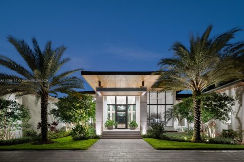 Casa en venta en Pinecrest, Florida, 6 dormitorios, 617.34 m2 № 1178071 - foto 1