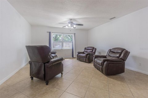 House in Tampa, Florida 4 bedrooms, 158.21 sq.m. № 1364294 - photo 9