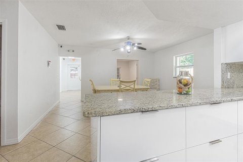 Casa en venta en Tampa, Florida, 4 dormitorios, 158.21 m2 № 1364294 - foto 23