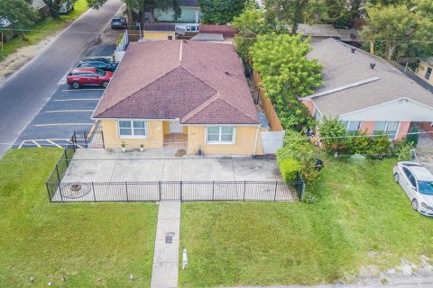 Casa en venta en Tampa, Florida, 4 dormitorios, 158.21 m2 № 1364294 - foto 2