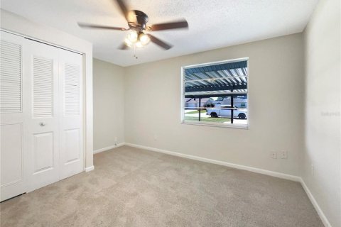 Casa en venta en Tampa, Florida, 4 dormitorios, 141.95 m2 № 1140018 - foto 3