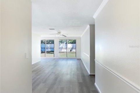 Casa en venta en Tampa, Florida, 4 dormitorios, 141.95 m2 № 1140018 - foto 10