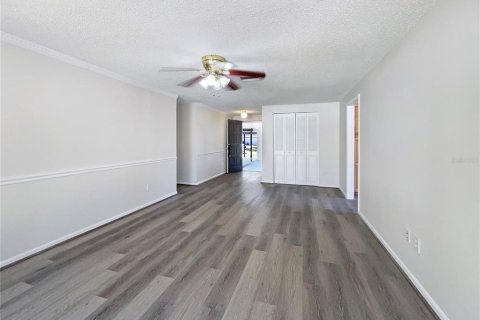 Casa en venta en Tampa, Florida, 4 dormitorios, 141.95 m2 № 1140018 - foto 4