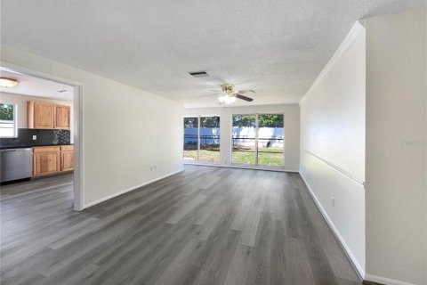 Casa en venta en Tampa, Florida, 4 dormitorios, 141.95 m2 № 1140018 - foto 11