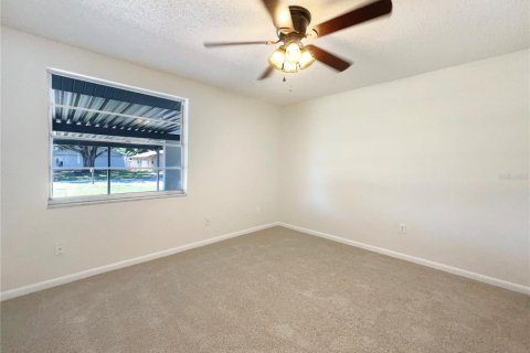 Casa en venta en Tampa, Florida, 4 dormitorios, 141.95 m2 № 1140018 - foto 16