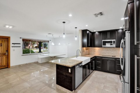 Casa en venta en Deerfield Beach, Florida, 3 dormitorios, 225.75 m2 № 1168508 - foto 27