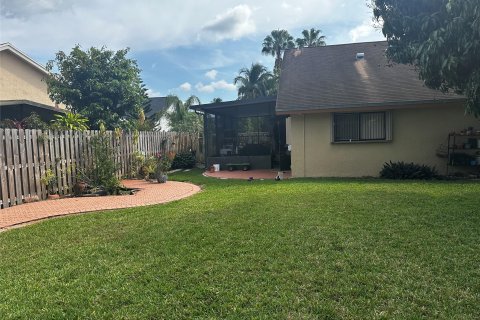 House in Sunrise, Florida 3 bedrooms, 137.5 sq.m. № 1081721 - photo 24