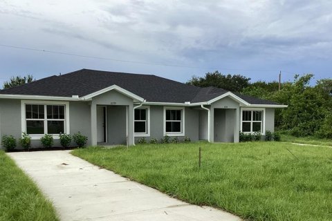 Купить коммерческую недвижимость в Порт-Шарлотт, Флорида 194.72м2, № 1152569 - фото 1