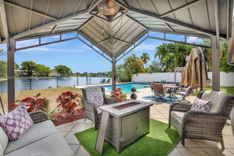 Casa en venta en Coconut Creek, Florida, 4 dormitorios, 147.25 m2 № 1176187 - foto 19