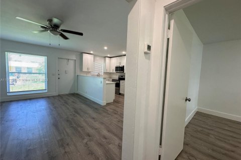 Apartamento en alquiler en Hollywood, Florida, 1 dormitorio № 1367623 - foto 17