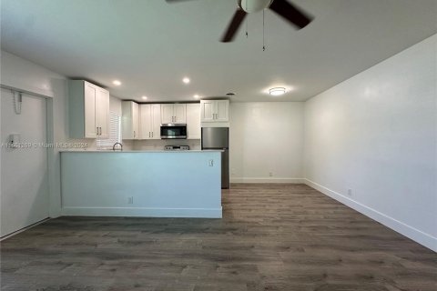 Apartamento en alquiler en Hollywood, Florida, 1 dormitorio № 1367623 - foto 8