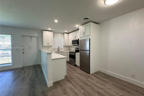 Apartamento en alquiler en Hollywood, Florida, 1 dormitorio № 1367623 - foto 4