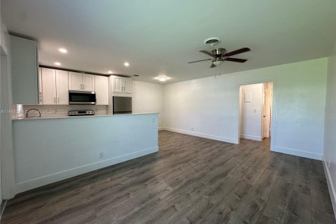 Apartamento en alquiler en Hollywood, Florida, 1 dormitorio № 1367623 - foto 10