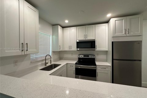 Apartamento en alquiler en Hollywood, Florida, 1 dormitorio № 1367623 - foto 9