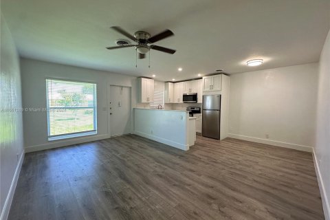 Apartamento en alquiler en Hollywood, Florida, 1 dormitorio № 1367623 - foto 2