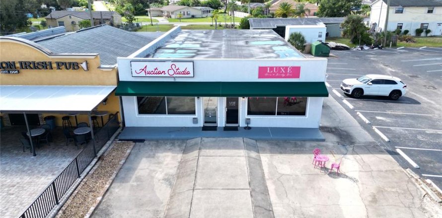 Commercial property in Port Charlotte, Florida 297.29 sq.m. № 840672