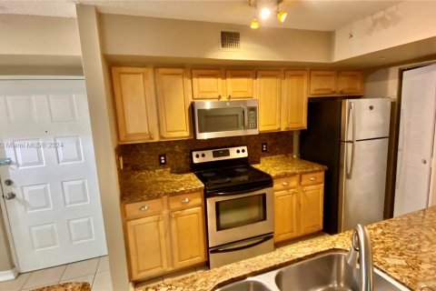 Condo in Hollywood, Florida, 2 bedrooms  № 949490 - photo 4