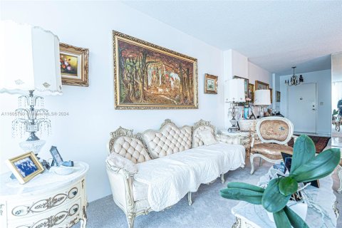 Condominio en venta en North Miami, Florida, 2 dormitorios, 121.14 m2 № 1226146 - foto 13