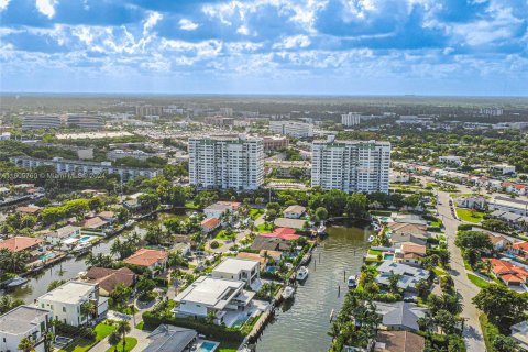 Condo in North Miami, Florida, 2 bedrooms  № 1226146 - photo 7