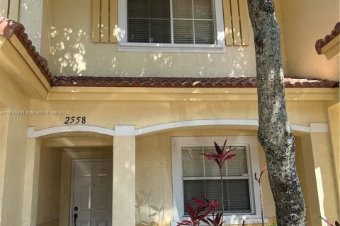 Condo in Miramar, Florida, 2 bedrooms  № 1272704 - photo 1