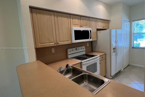 Condo in Miramar, Florida, 2 bedrooms  № 1272704 - photo 3