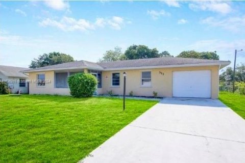 House in Port St. Lucie, Florida 3 bedrooms, 112.23 sq.m. № 1272654 - photo 2