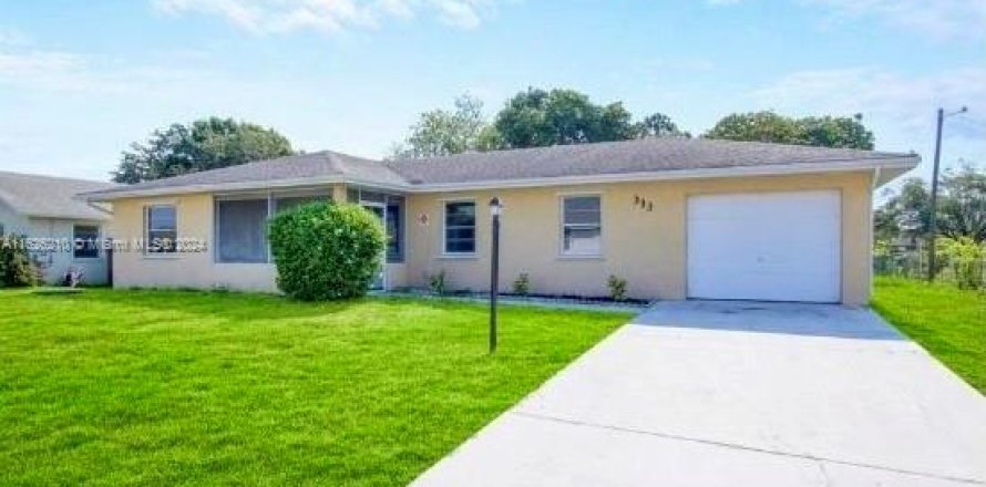 House in Port St. Lucie, Florida 3 bedrooms, 112.23 sq.m. № 1272654