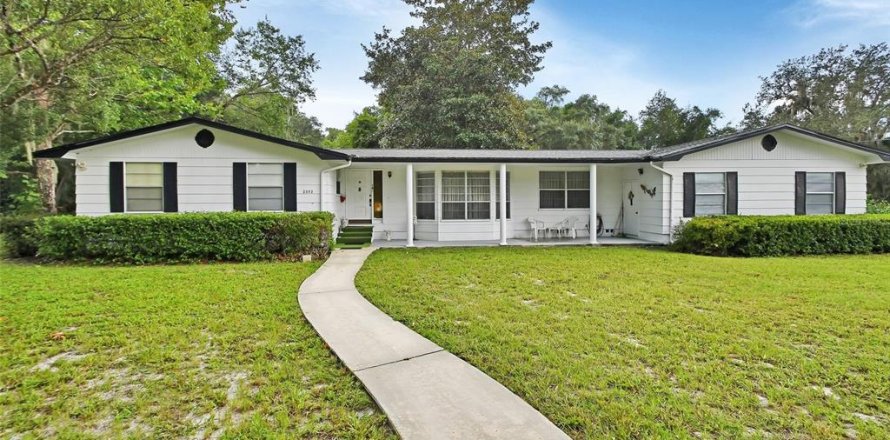 House in DeLand, Florida 3 bedrooms, 187.57 sq.m. № 1324734