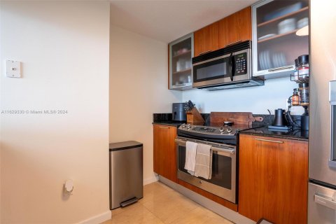 Condo in Miami, Florida, 2 bedrooms  № 1289178 - photo 7