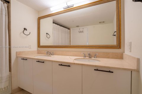 Condo in Miami, Florida, 2 bedrooms  № 1289178 - photo 23