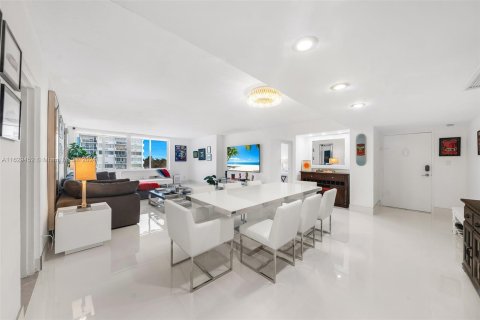 Condominio en venta en Miami Beach, Florida, 2 dormitorios, 144 m2 № 1289225 - foto 11