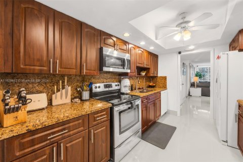 Condo in Miami Beach, Florida, 2 bedrooms  № 1289225 - photo 27