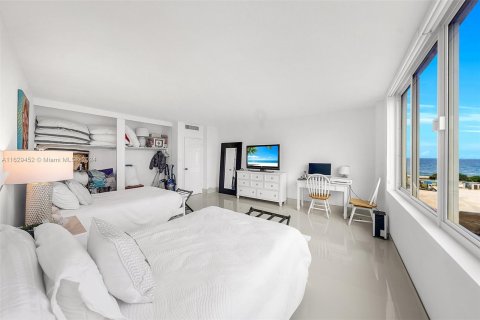 Condo in Miami Beach, Florida, 2 bedrooms  № 1289225 - photo 19