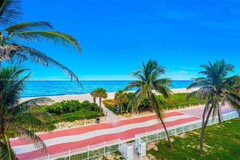 Condo in Miami Beach, Florida, 2 bedrooms  № 1289225 - photo 9