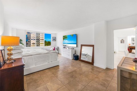 Condo in Miami Beach, Florida, 2 bedrooms  № 1289225 - photo 23