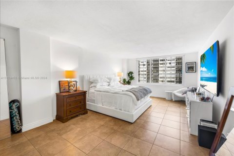 Condo in Miami Beach, Florida, 2 bedrooms  № 1289225 - photo 22