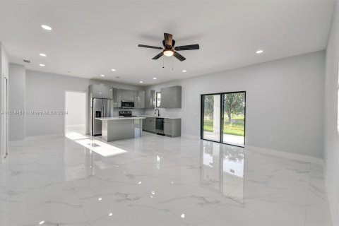 Casa en venta en Lehigh Acres, Florida, 3 dormitorios, 144.65 m2 № 1289226 - foto 6