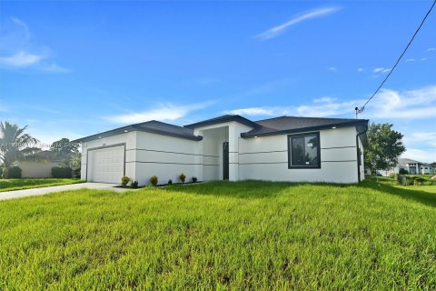 Villa ou maison à vendre à Lehigh Acres, Floride: 3 chambres, 144.65 m2 № 1289226 - photo 2