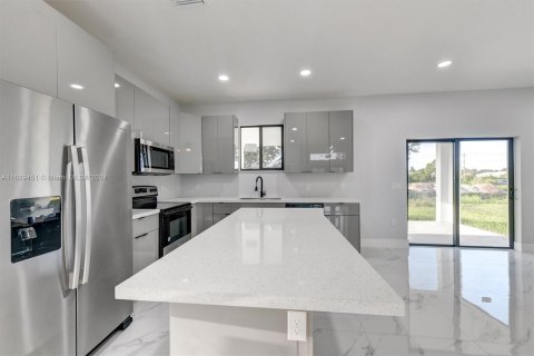 Casa en venta en Lehigh Acres, Florida, 3 dormitorios, 144.65 m2 № 1289226 - foto 9