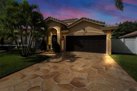 House in Pembroke Pines, Florida 4 bedrooms, 203.27 sq.m. № 1282705 - photo 2