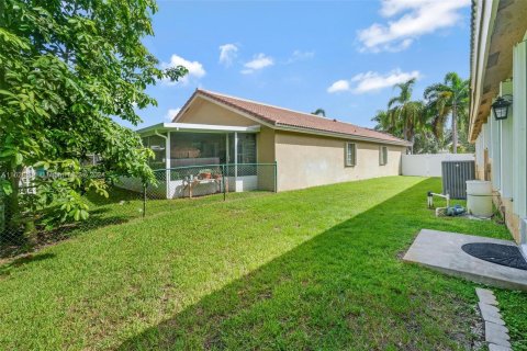 House in Pembroke Pines, Florida 4 bedrooms, 203.27 sq.m. № 1282705 - photo 21