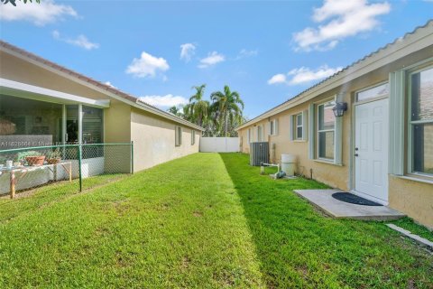 House in Pembroke Pines, Florida 4 bedrooms, 203.27 sq.m. № 1282705 - photo 20